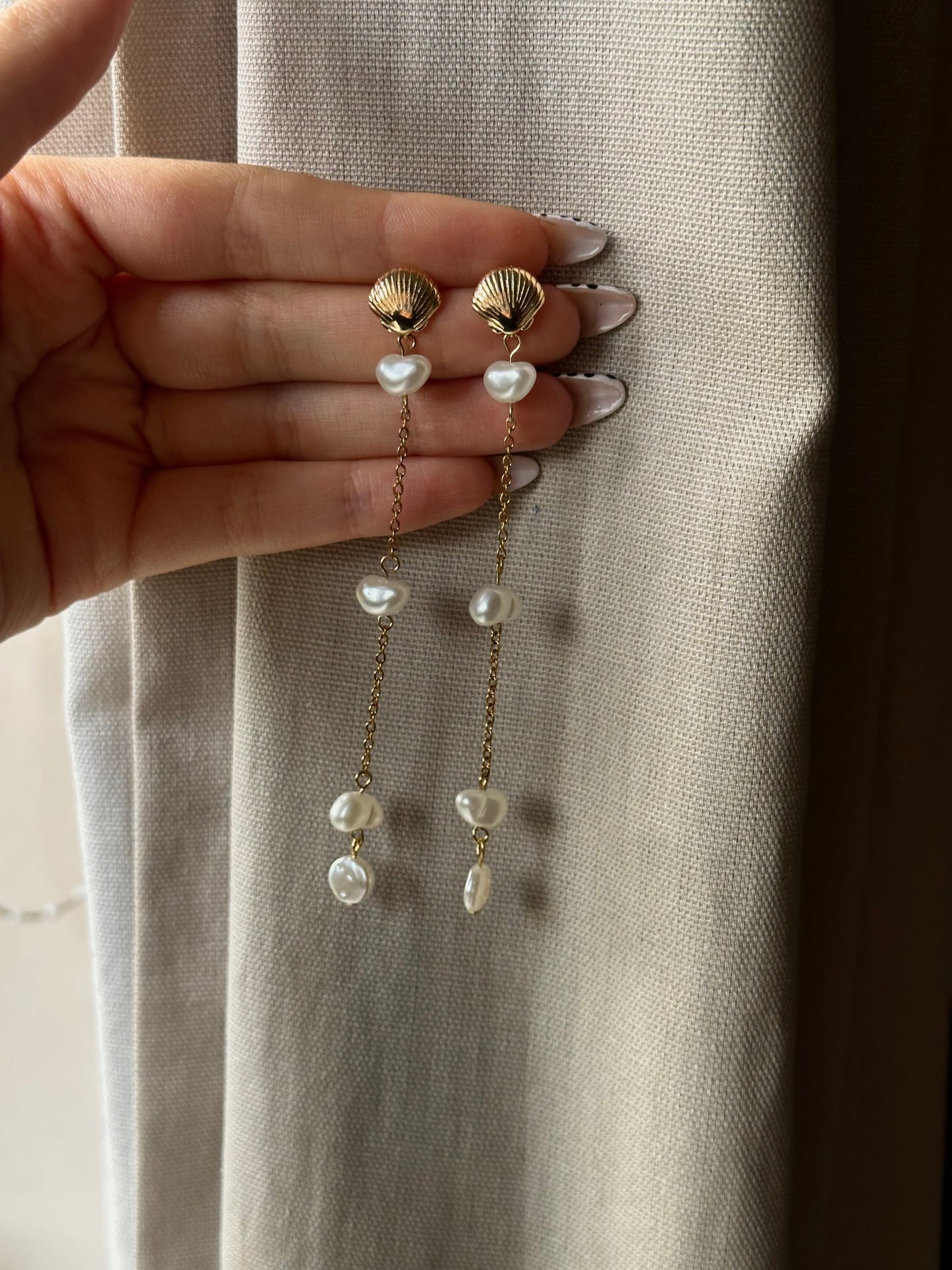 Darda Stud Earrings
